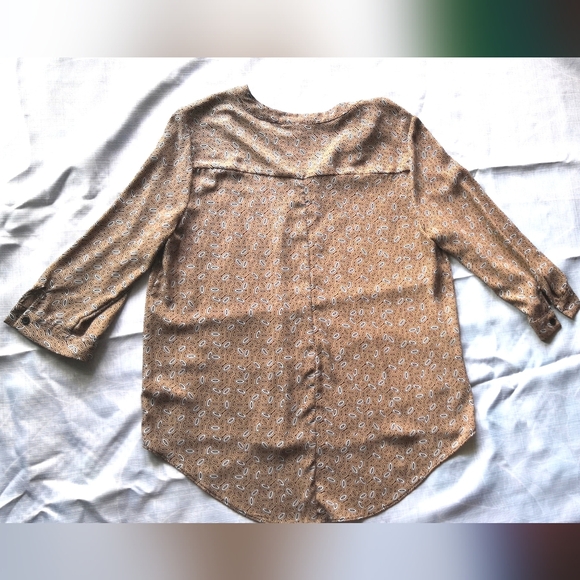 Dana Buchman Office Blouse Shirt with Tan Black White Accents - Picture 5 of 6